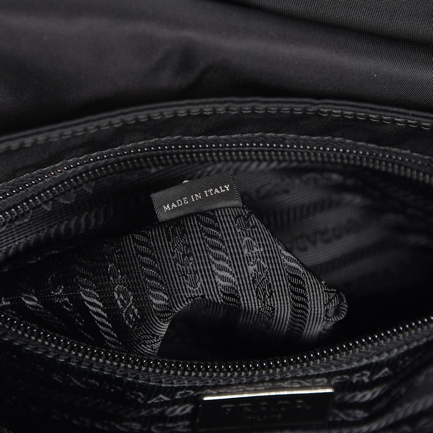 Nylon Vela Messenger Bag Black