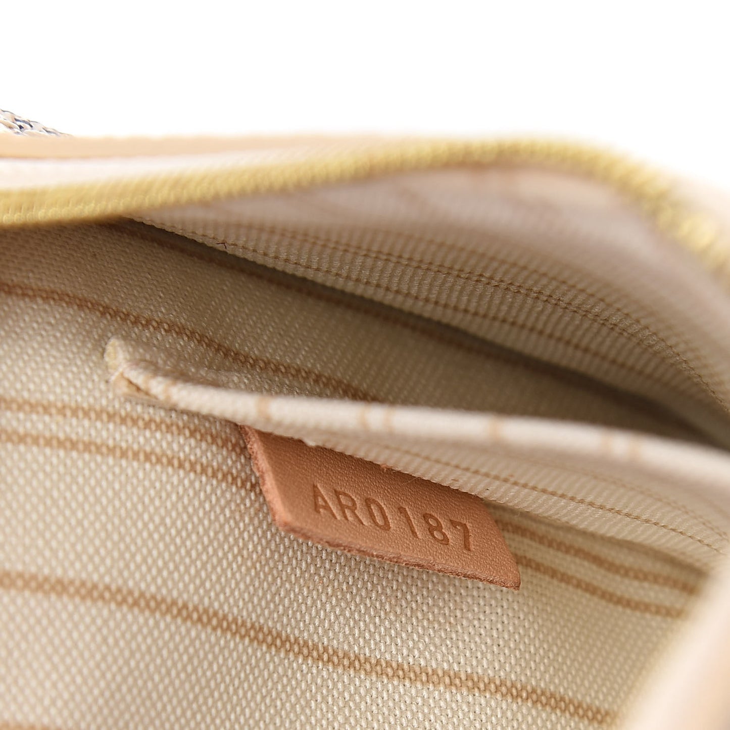 Damier Azur Neverfull PM Pochette