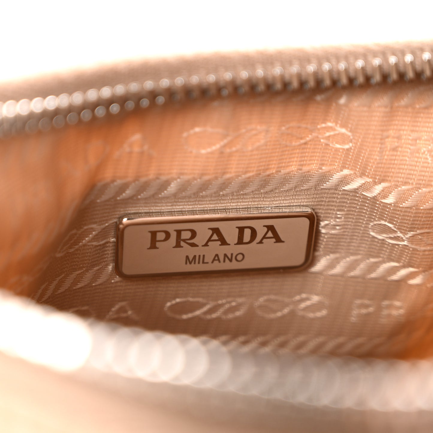 Tessuto Saffiano Re-Edition 2005 Shoulder Bag Cammeo