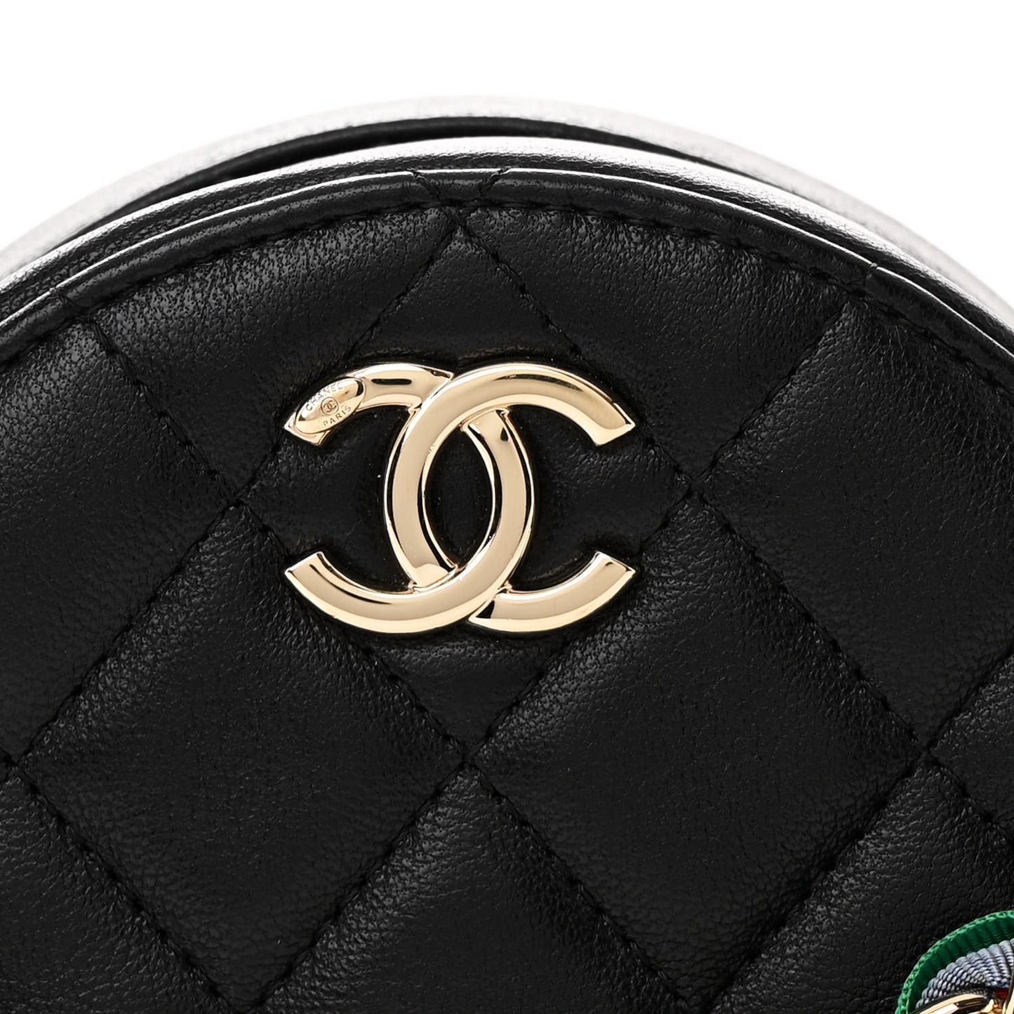 Shiny Lambskin Ribbon Quilted Round Clutch With Chain Black