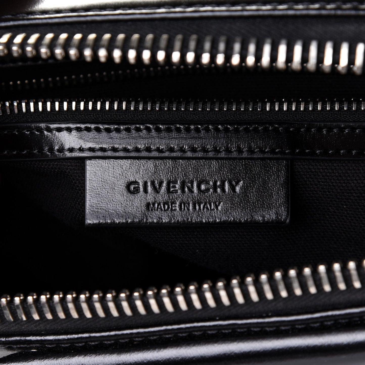 Shiny Lord Calfskin Small Antigona Black