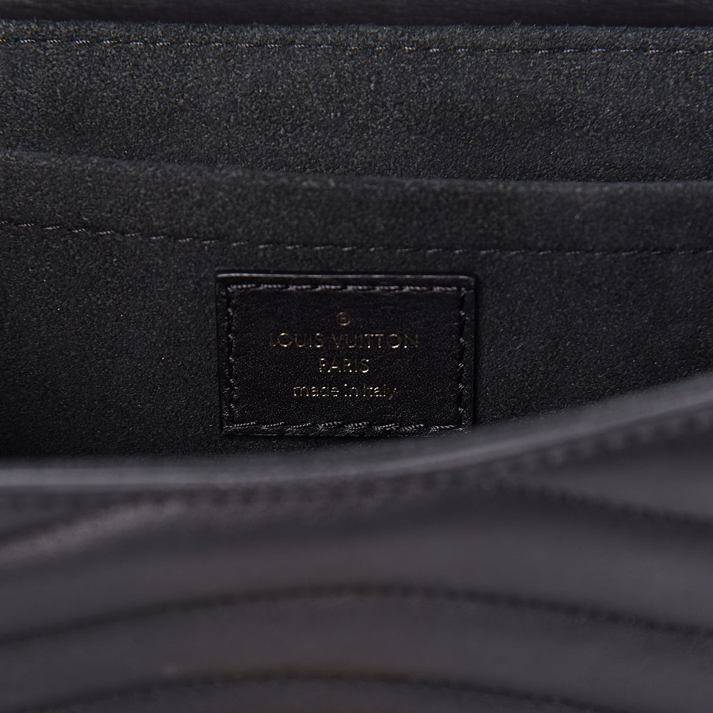 Calfskin New Wave Chain MM Black