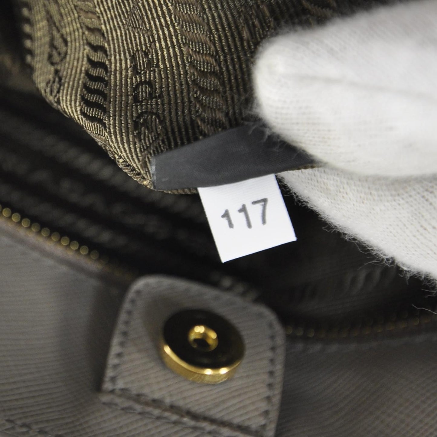 Saffiano Lux Tote Argilla