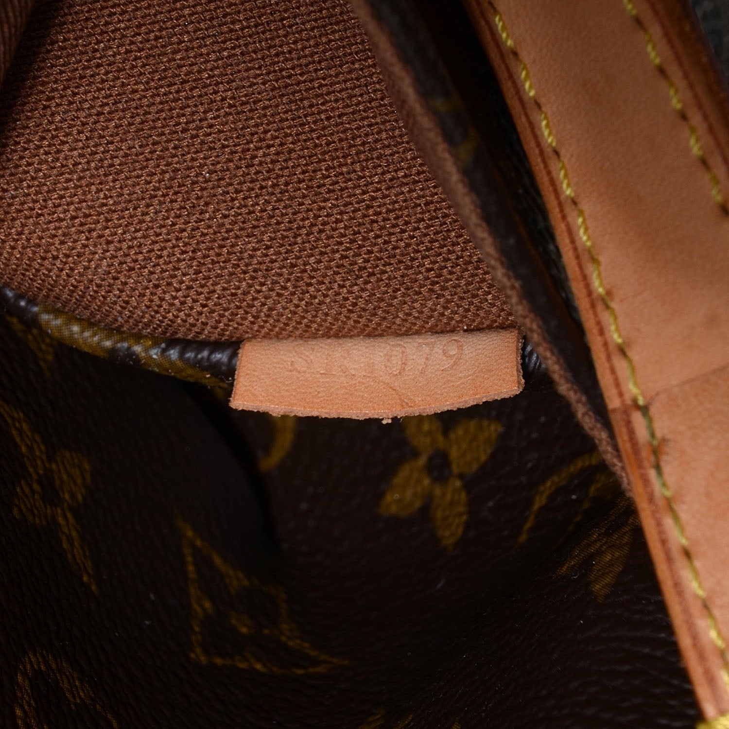Louis Vuitton Monogram Totally MM 7 of 7