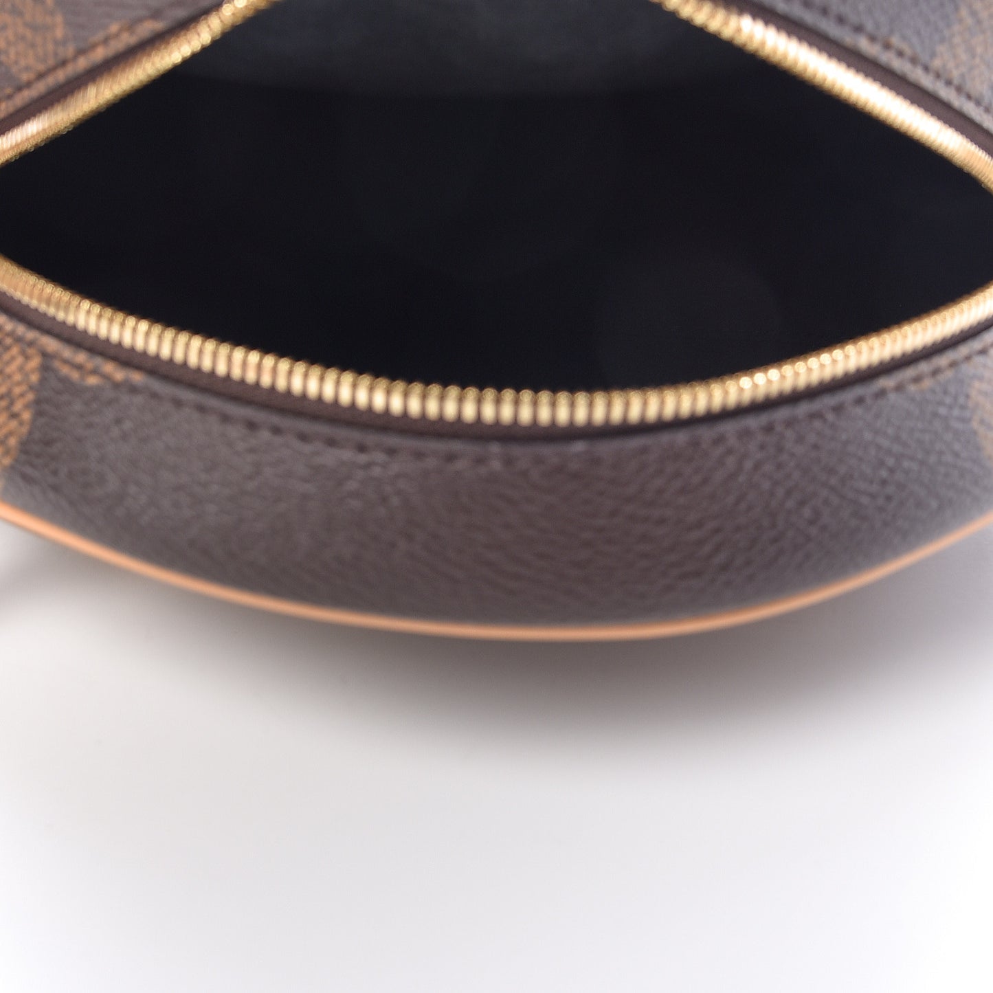 Reverse Monogram Giant Boite Chapeau Souple