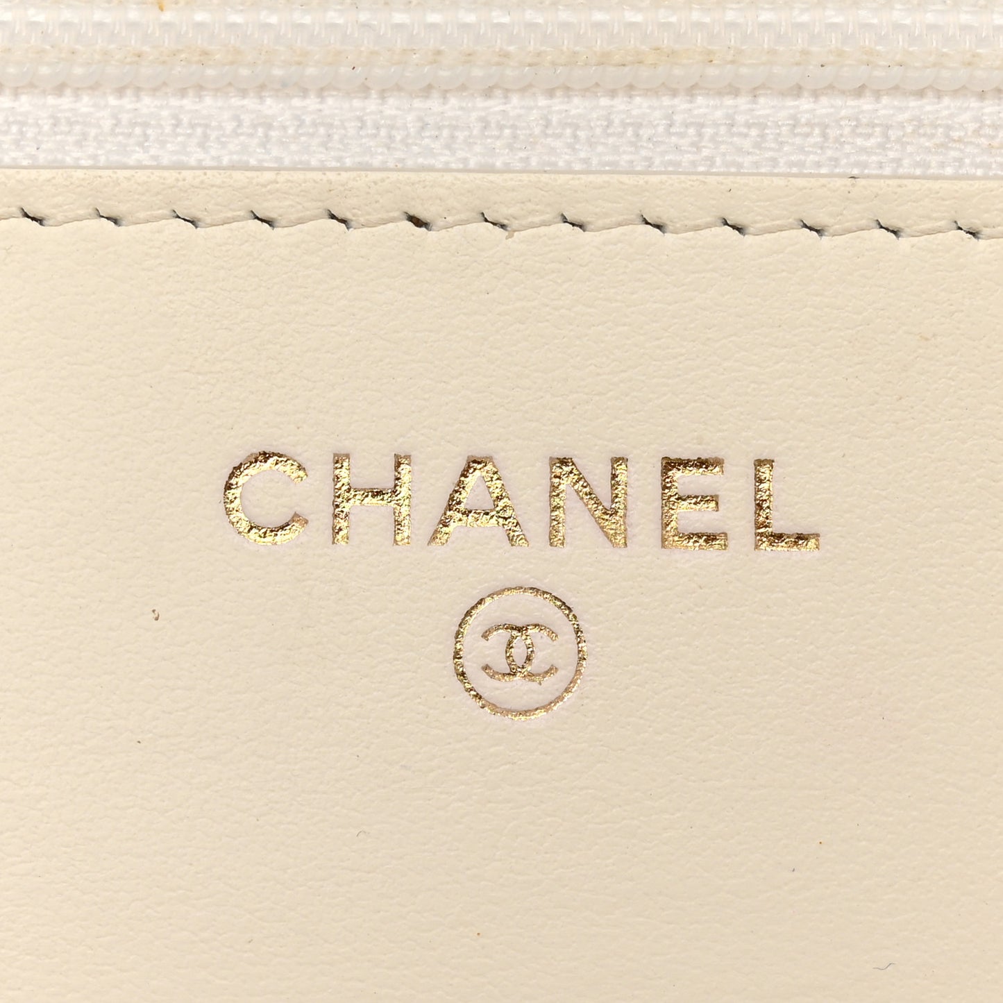 Caviar Quilted Boy Wallet On Chain WOC White