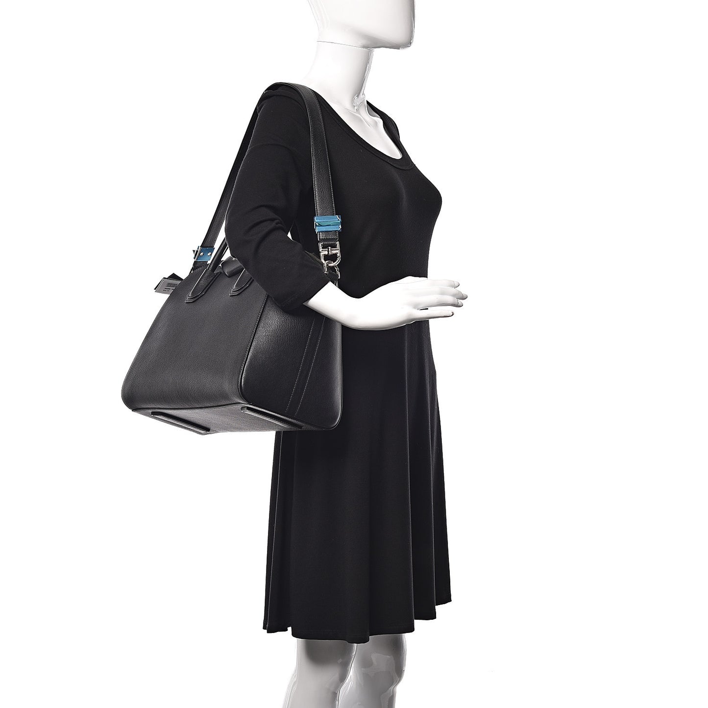 Sugar Goatskin Medium Antigona Black