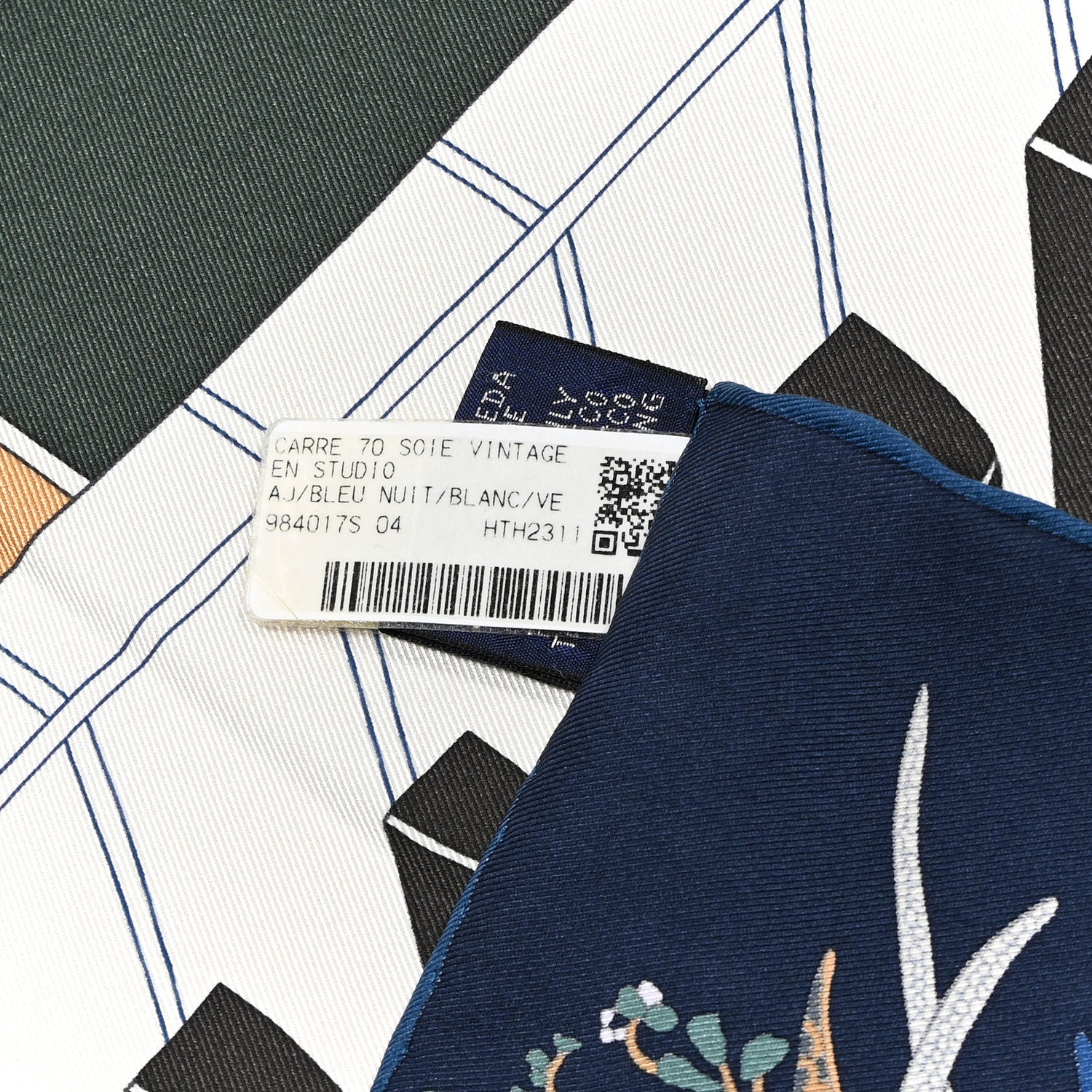 Hermes Silk Carres En Studio Scarf 70 Bleu Nuit White Vert 2 of 4