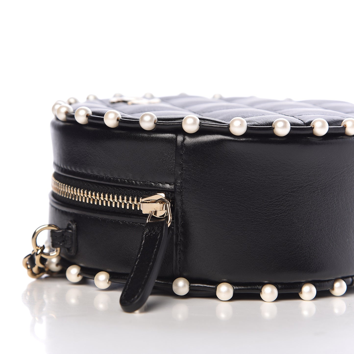 Calfskin Quilted Pearl Round Clutch With Chain Black