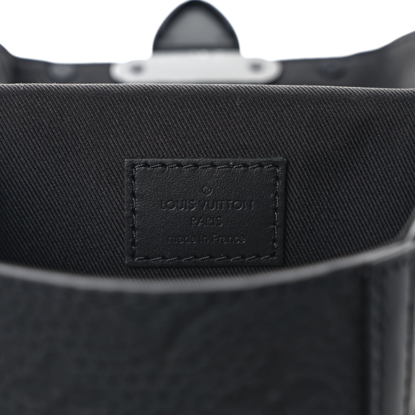 Taurillon Monogram Vertical Trunk Wearable Wallet Black