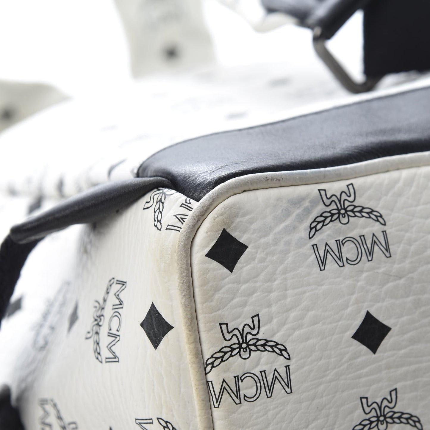 Visetos Crown Stud Medium Stark Backpack White