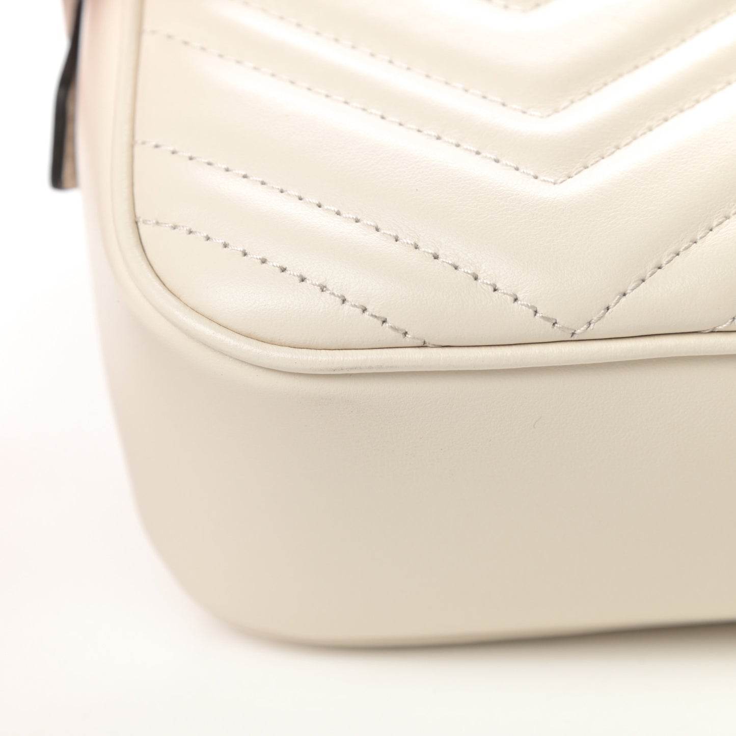 Calfskin Matelasse Small GG Marmont Chain Shoulder Bag White