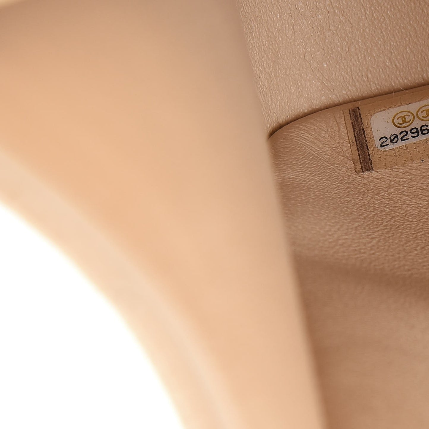 Caviar Quilted Jumbo Double Flap Beige Clair