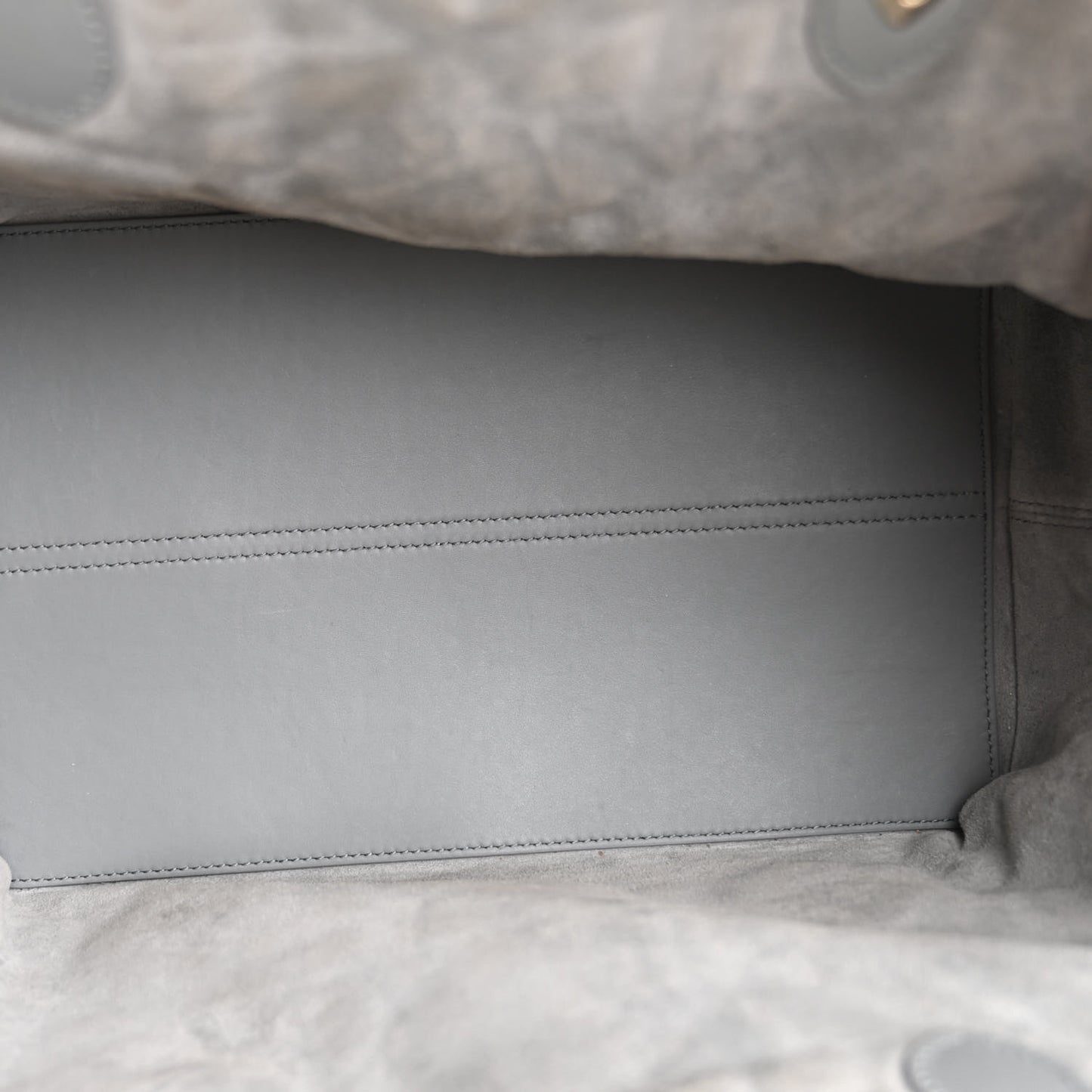 Calfskin Macrocannage Medium Toujours Grey