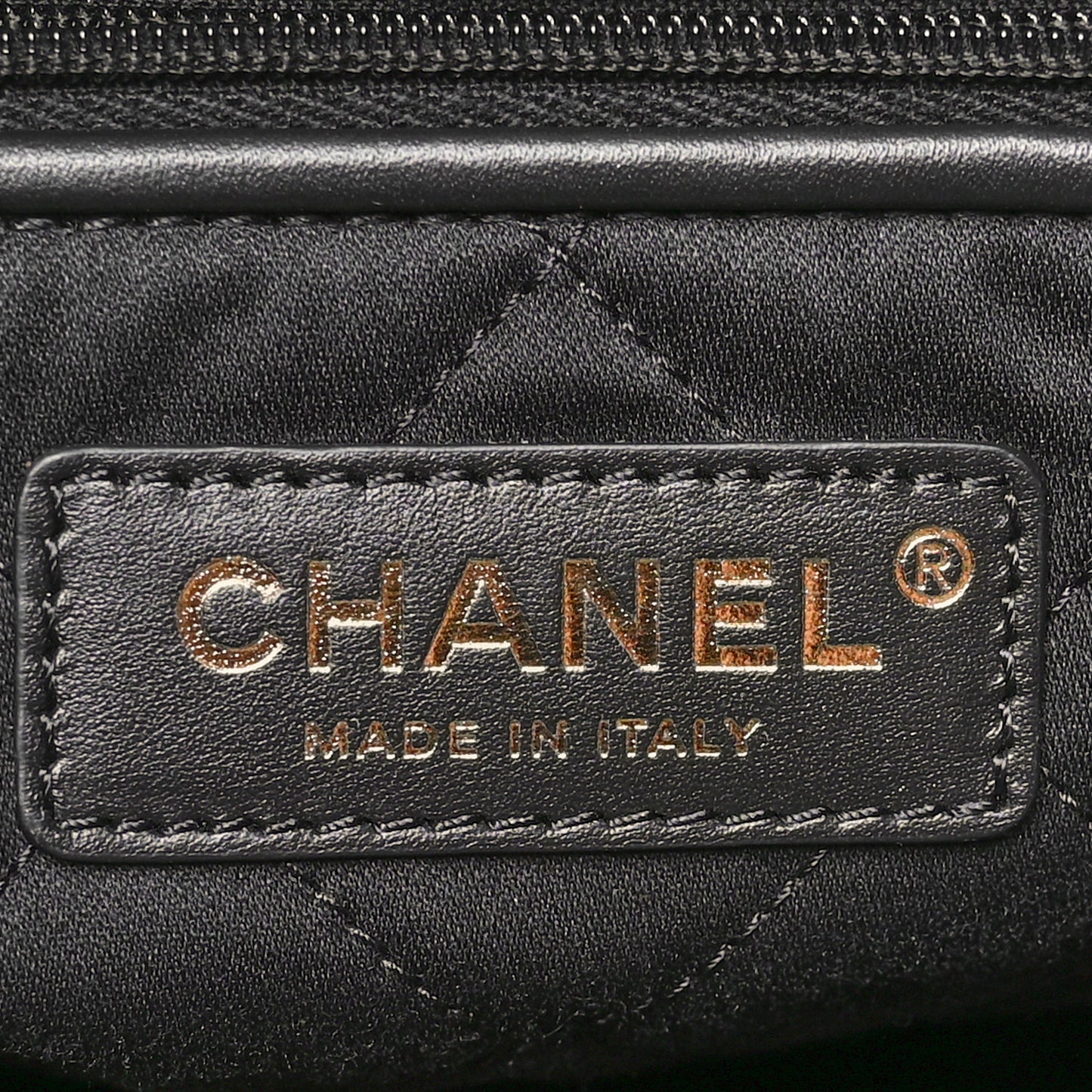 Shiny Calfskin Quilted Chanel 22 Black