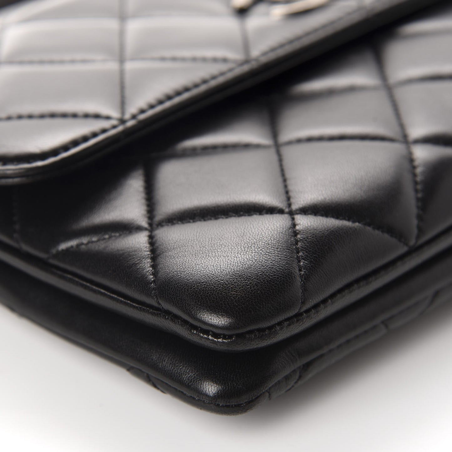Lambskin Quilted Medium Trendy CC Flap Black
