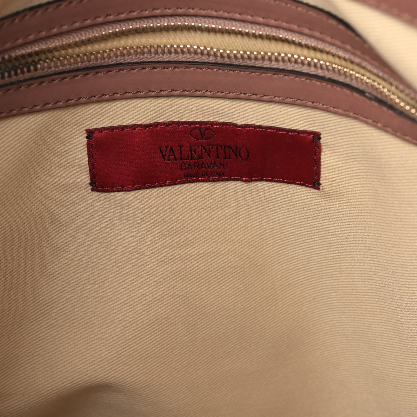 Vitello Rockstud Shopper Tote Poudre