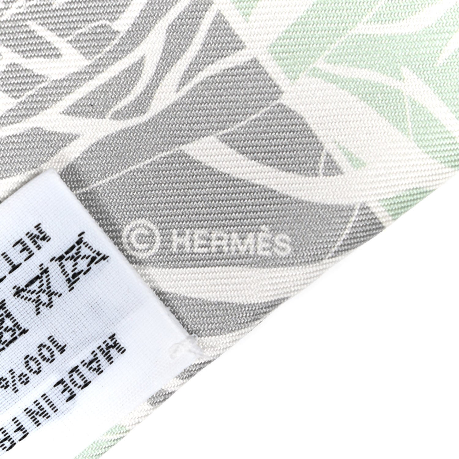 Hermes Silk Jungle Love Rainbow Twilly Vert Rose Jaune Fluo 3 of 4