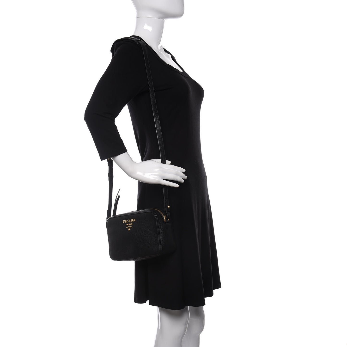 Vitello Daino Camera Crossbody Black