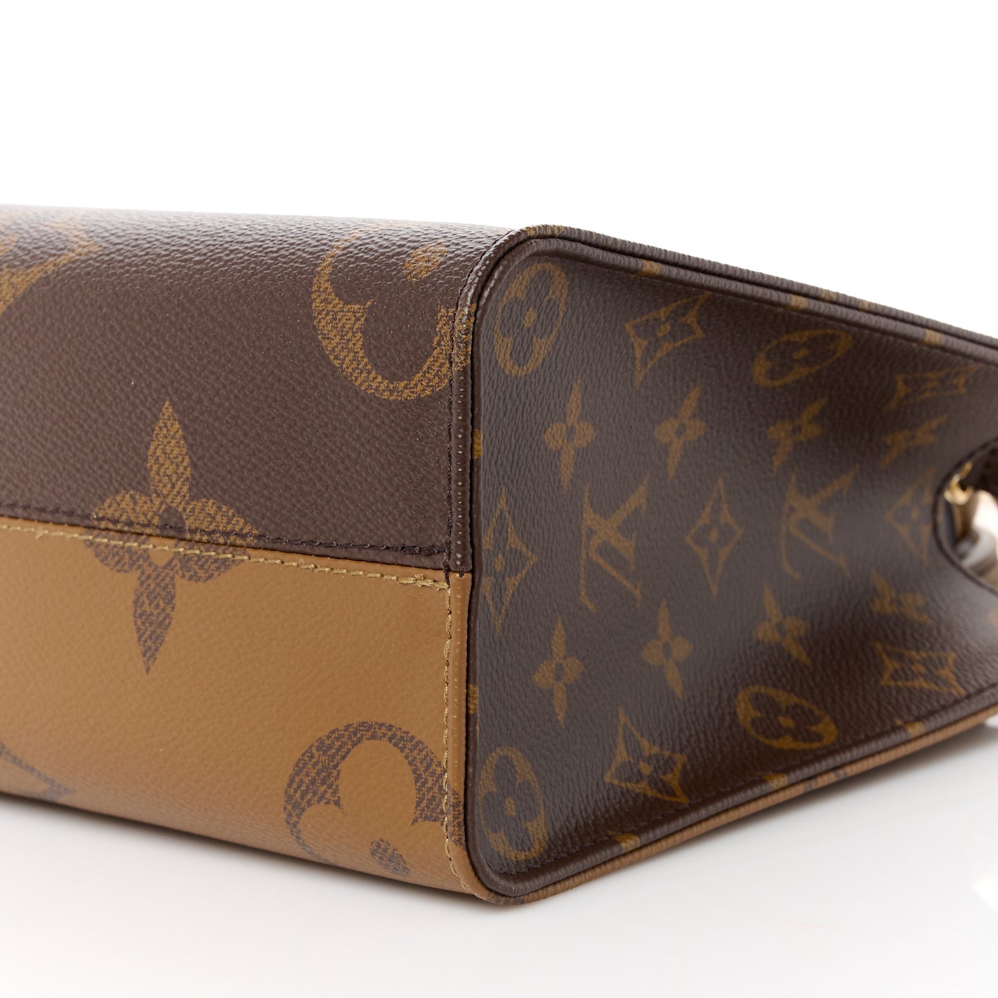 Reverse Monogram Giant Onthego PM