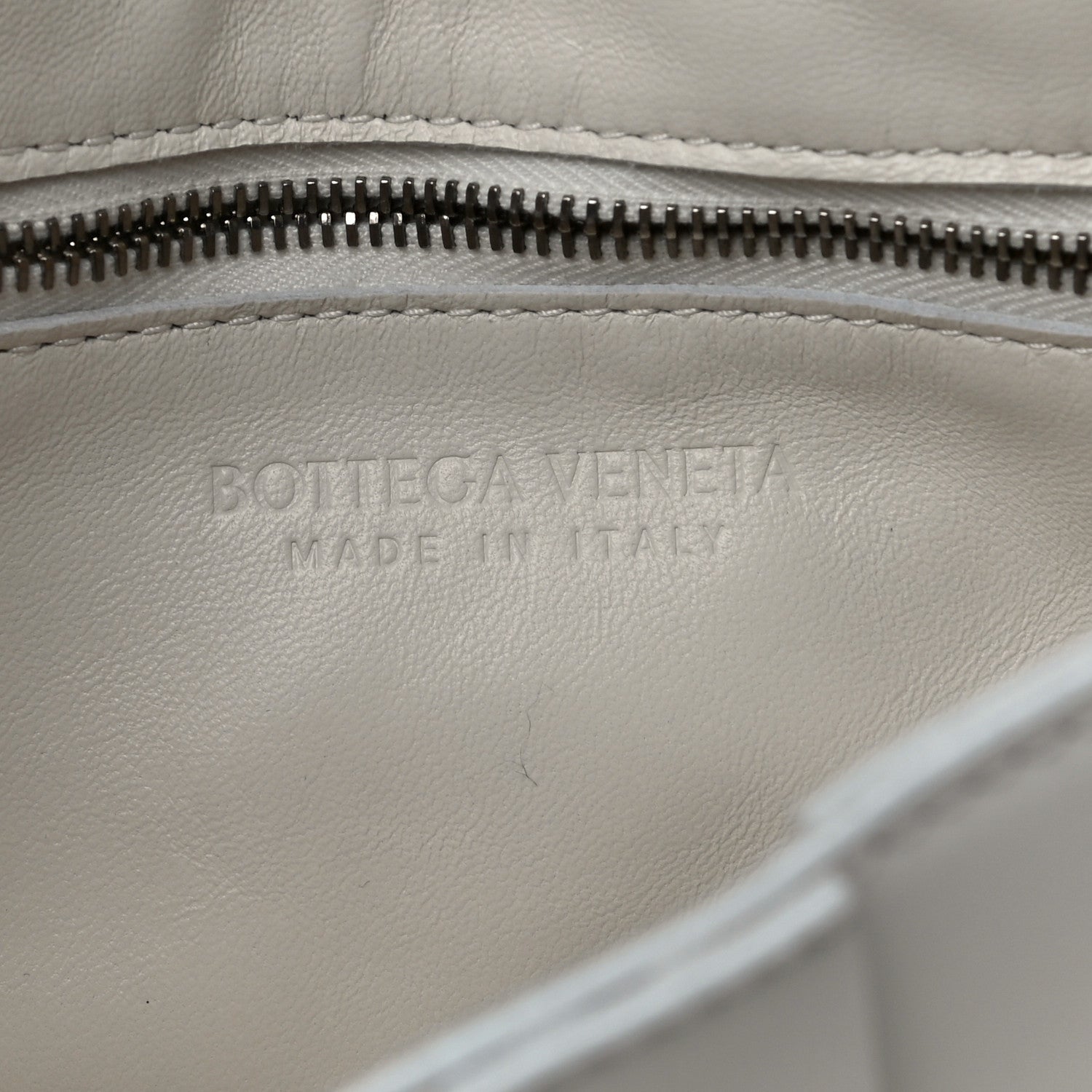 Bottega Veneta Lambskin Maxi Intrecciato Cassette Crossbody Bag White 5 of 11