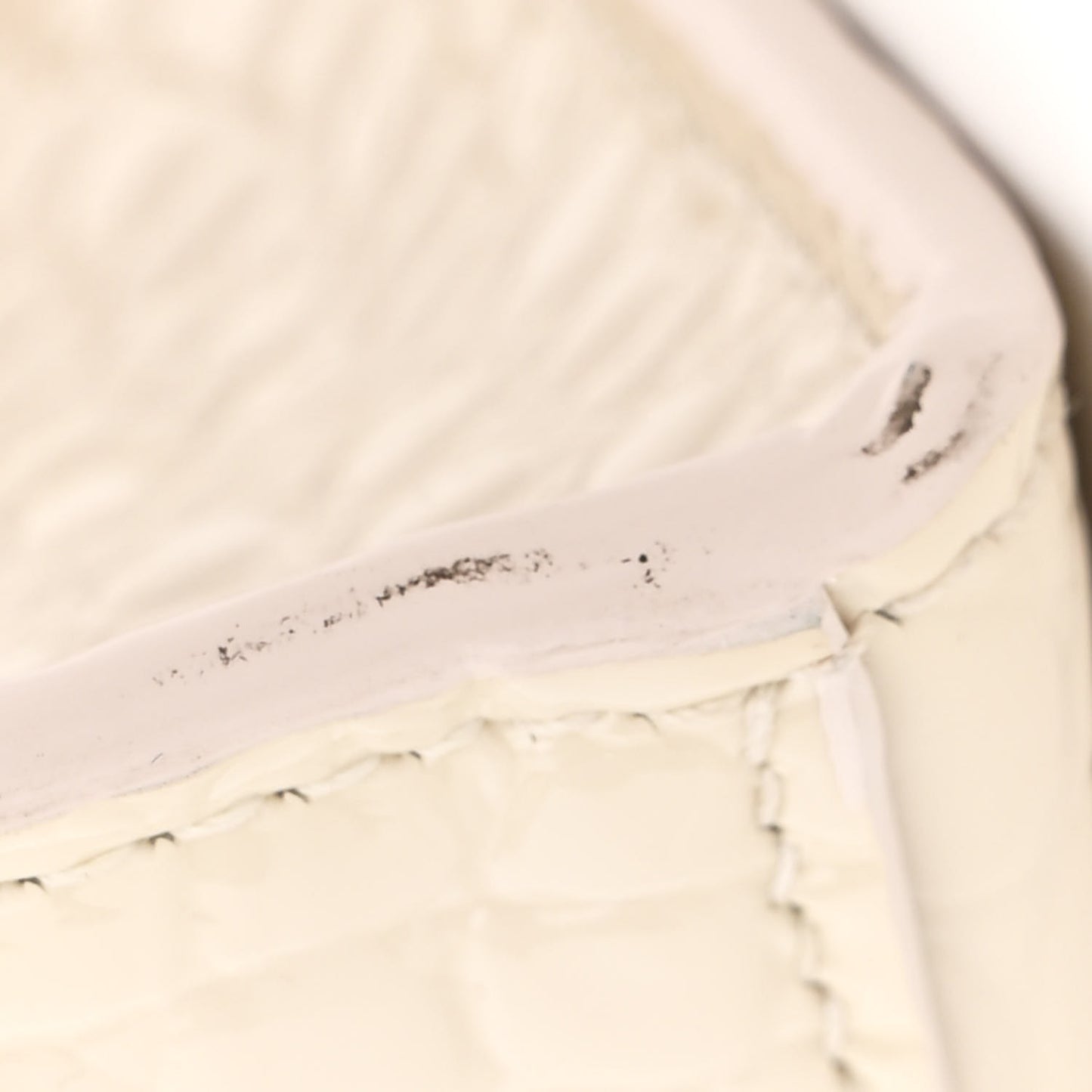 Shiny Calfskin Monochrome Crocodile Embossed Small Hourglass Top Handle Bag Nacre