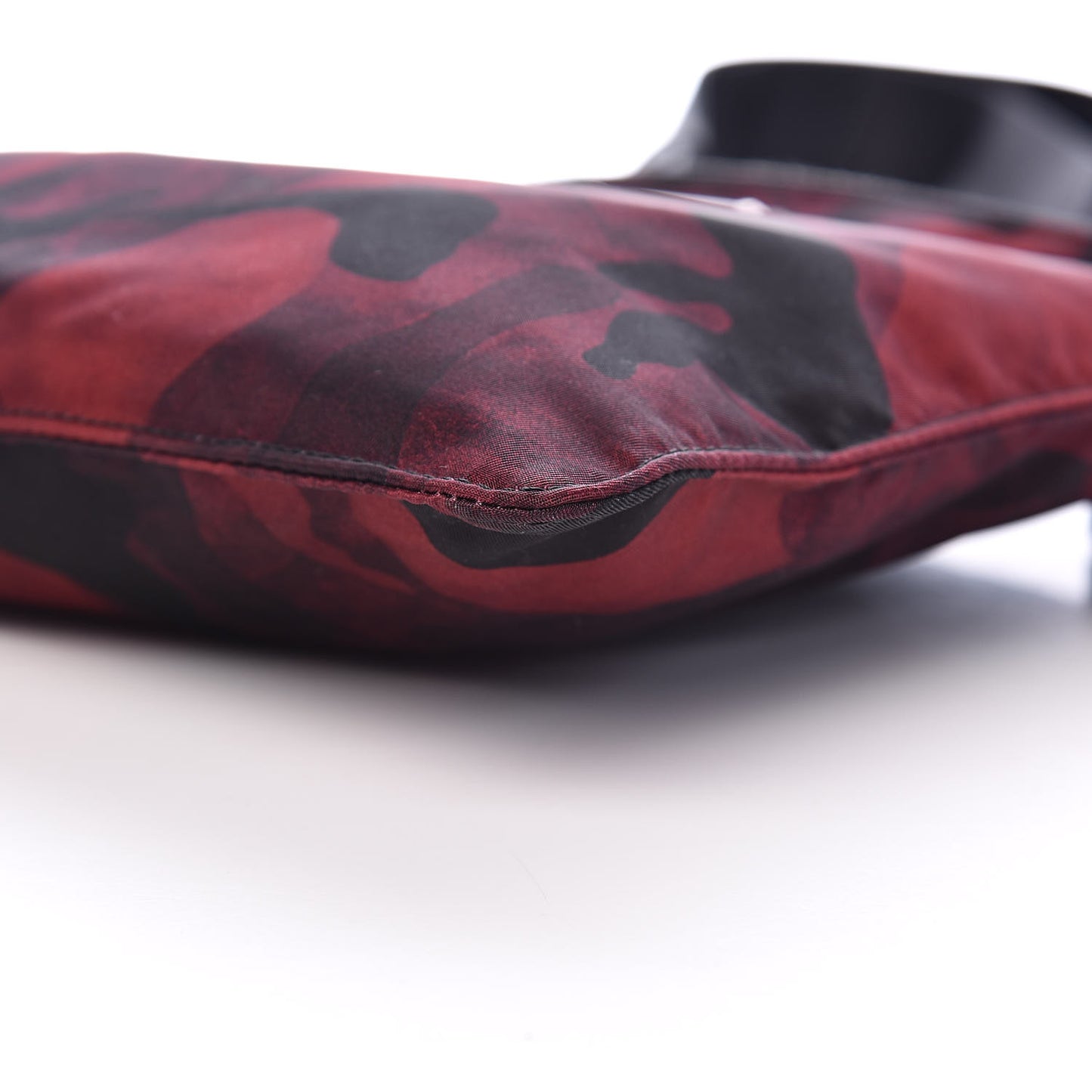 Tessuto Nylon Camouflage Print Flat Messenger Bag Bordeaux