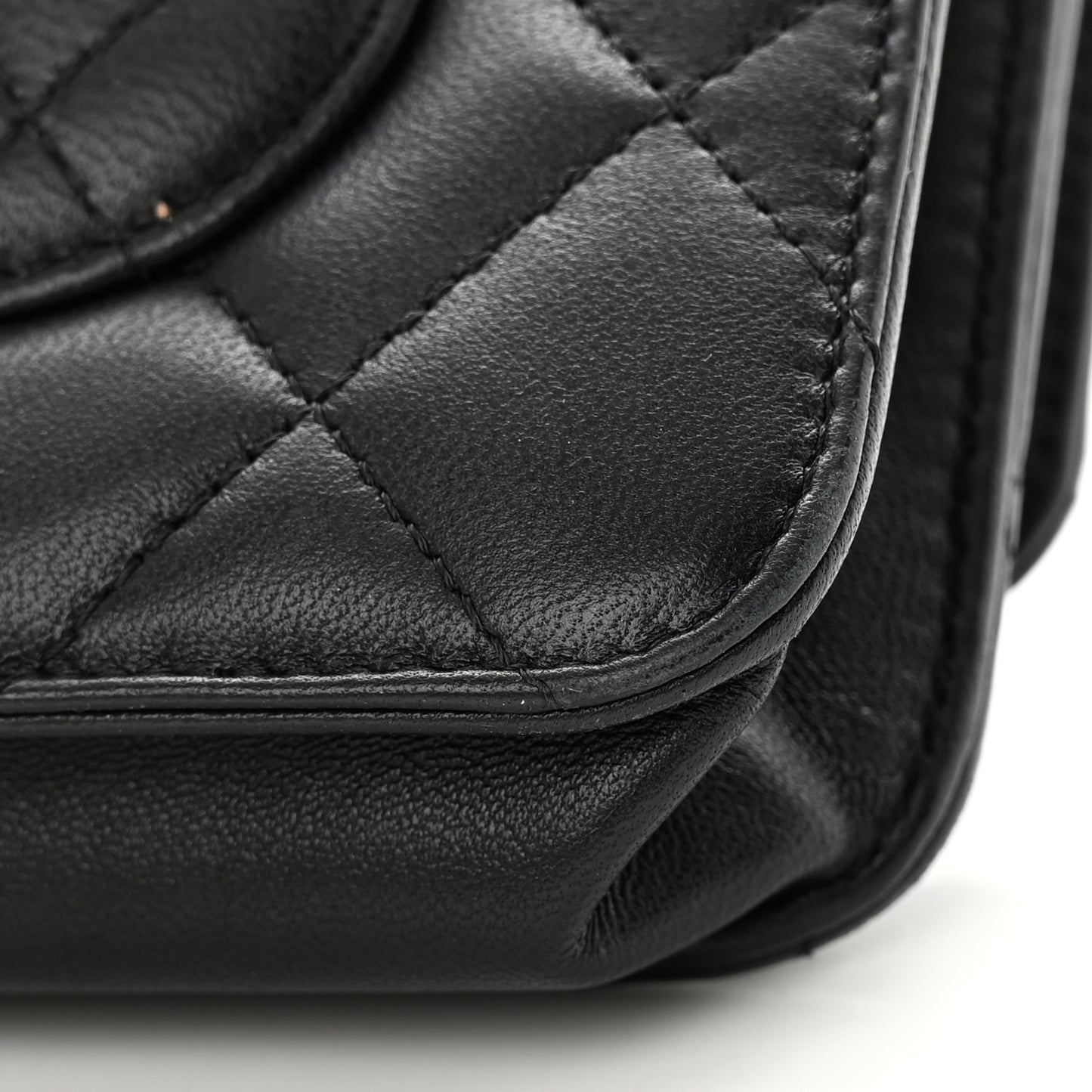 Lambskin Quilted Wallet On Chain WOC Black