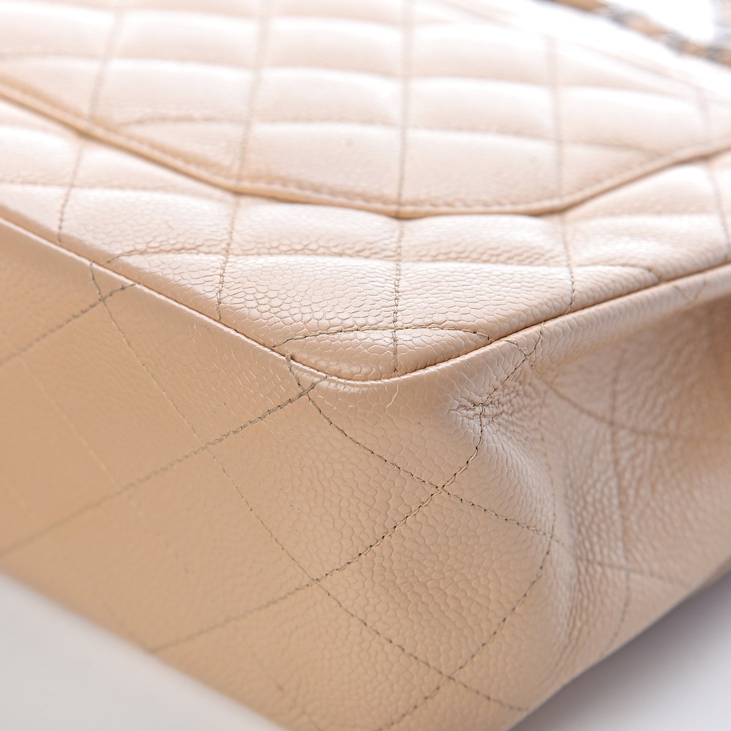 Caviar Quilted Jumbo Double Flap Beige Clair