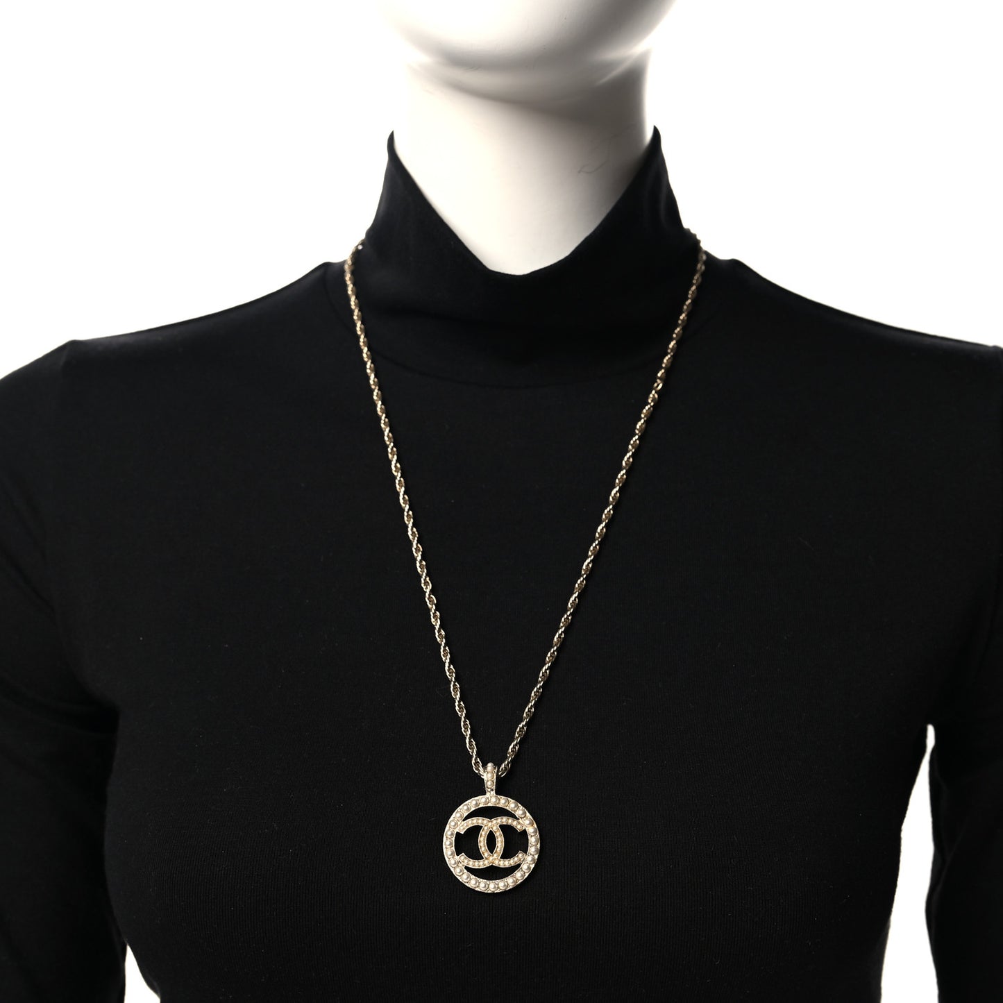 Pearl CC Round Pendant Necklace Gold