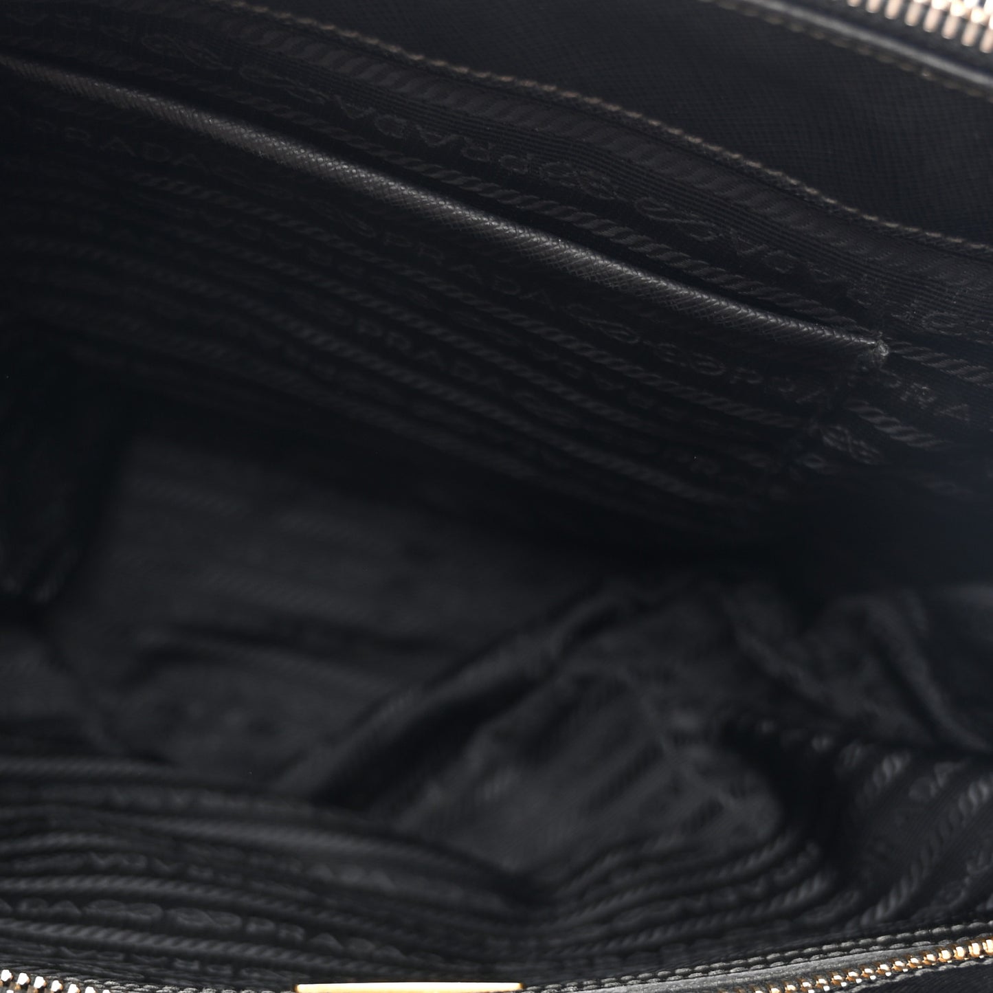 Saffiano Medium Galleria Double Zip Tote Black