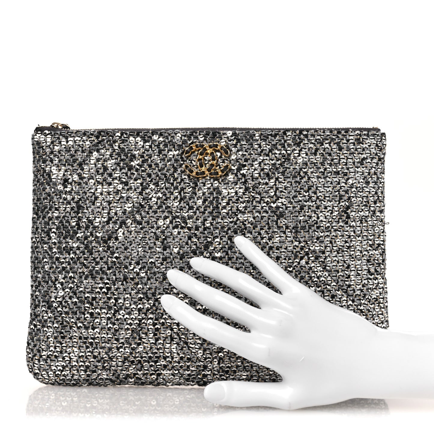 Sequins Medium 19 Pouch Silver
