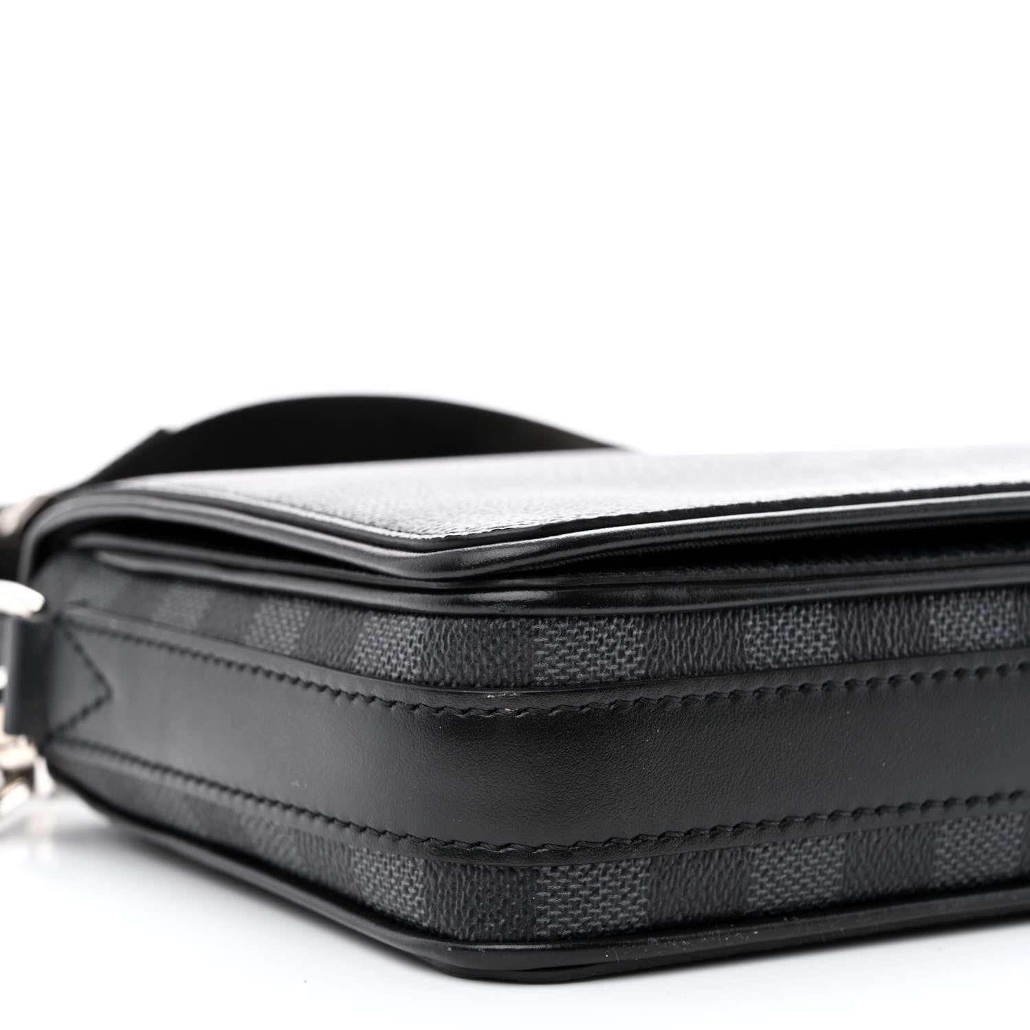 Louis Vuitton Damier Graphite 3D Studio Messenger 9 of 10