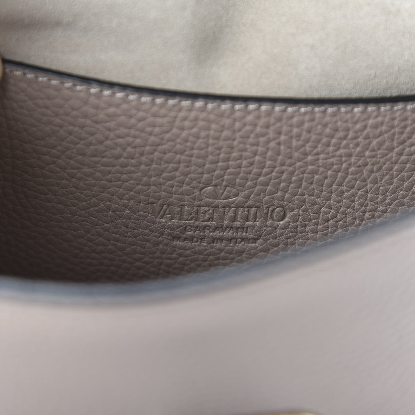Pebbled Calfskin Medium Rockstud Flip Lock Crossbody Bag Poudre