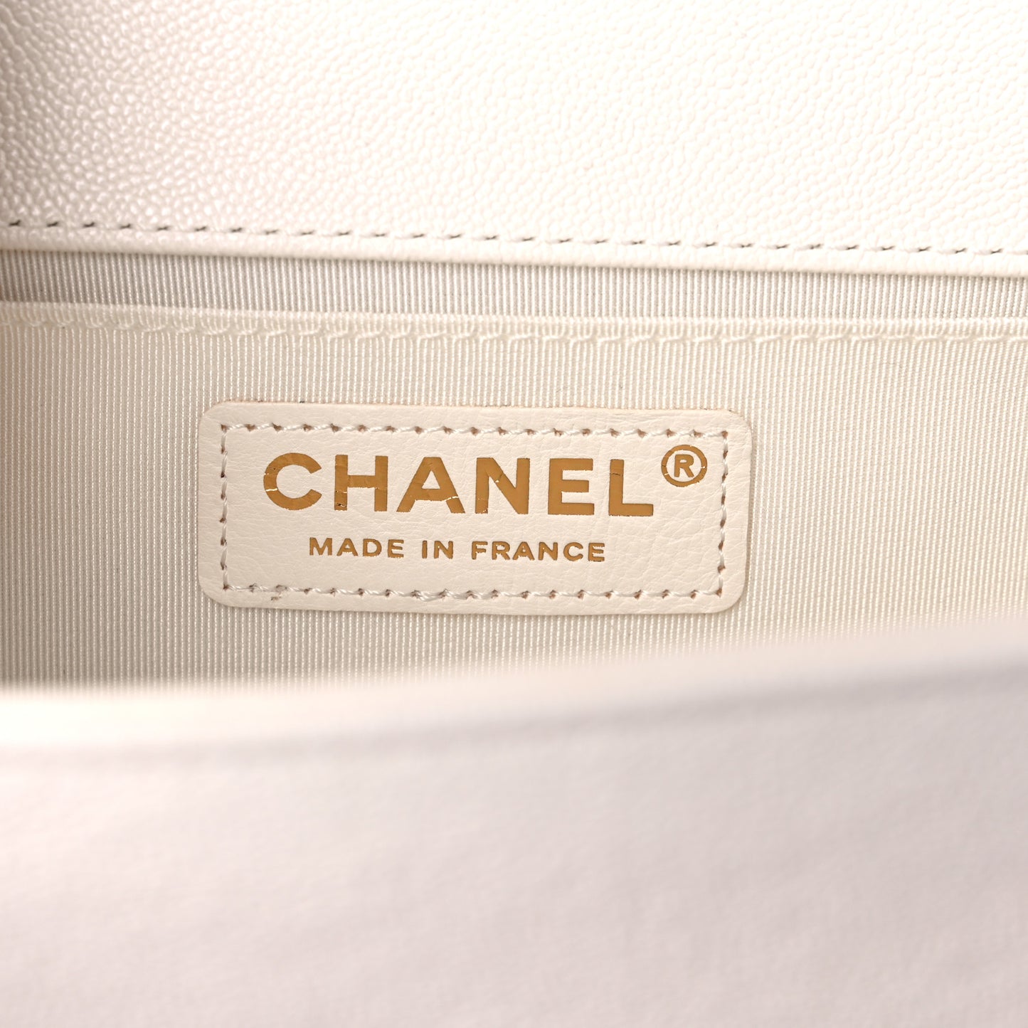 Caviar Quilted Medium Boy Flap White