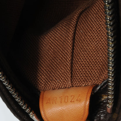 Louis Vuitton Monogram Cabas Mezzo 9 of 10
