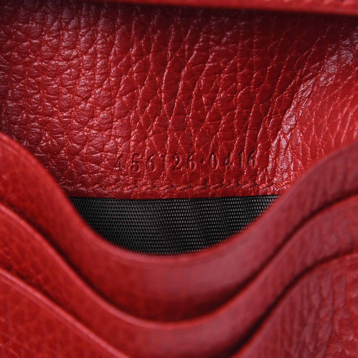 Pebbled Calfskin GG Marmont Card Case Hibiscus Red