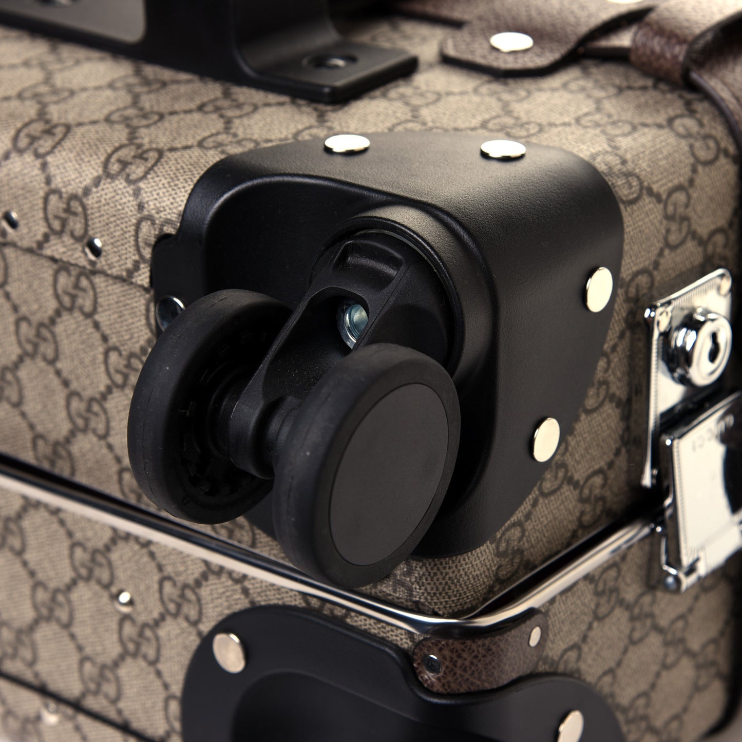 Supreme Monogram Globe-Trotter Carry-On Brown