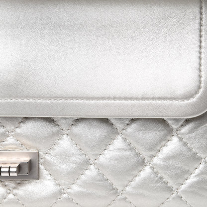 Chanel Metallic Aged Calfskin 2.55 Reissue 225 Flap Silver 14 of 16