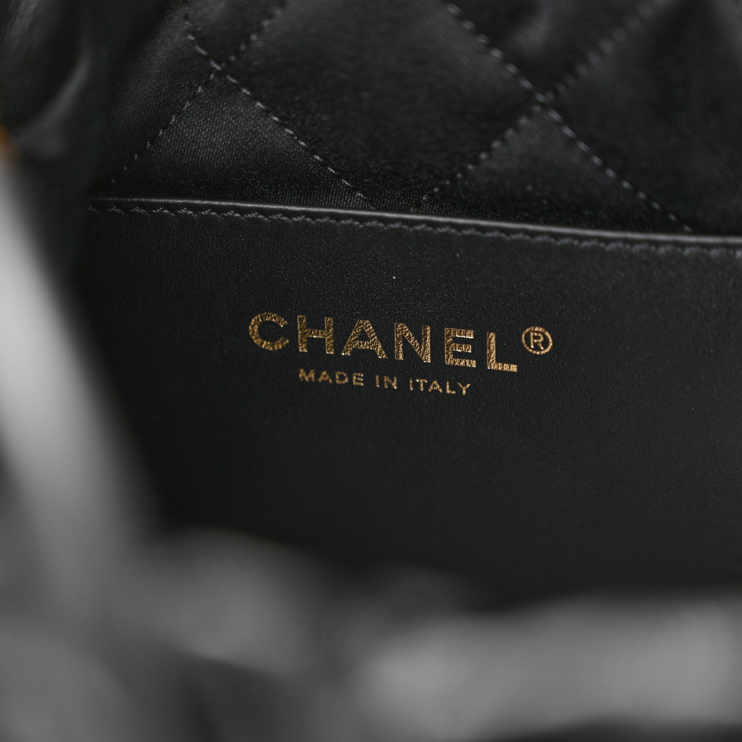 Shiny Crumpled Calfskin Quilted Pearl Mini Chanel 22 Black