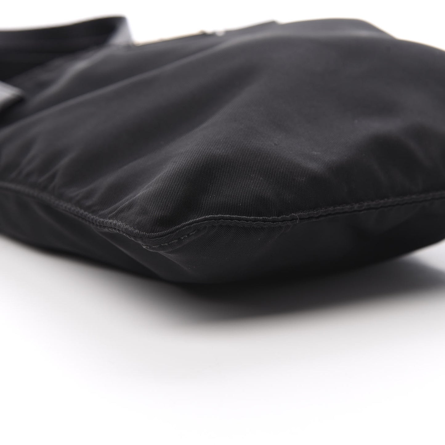 Nylon Flat Messenger Bag Black