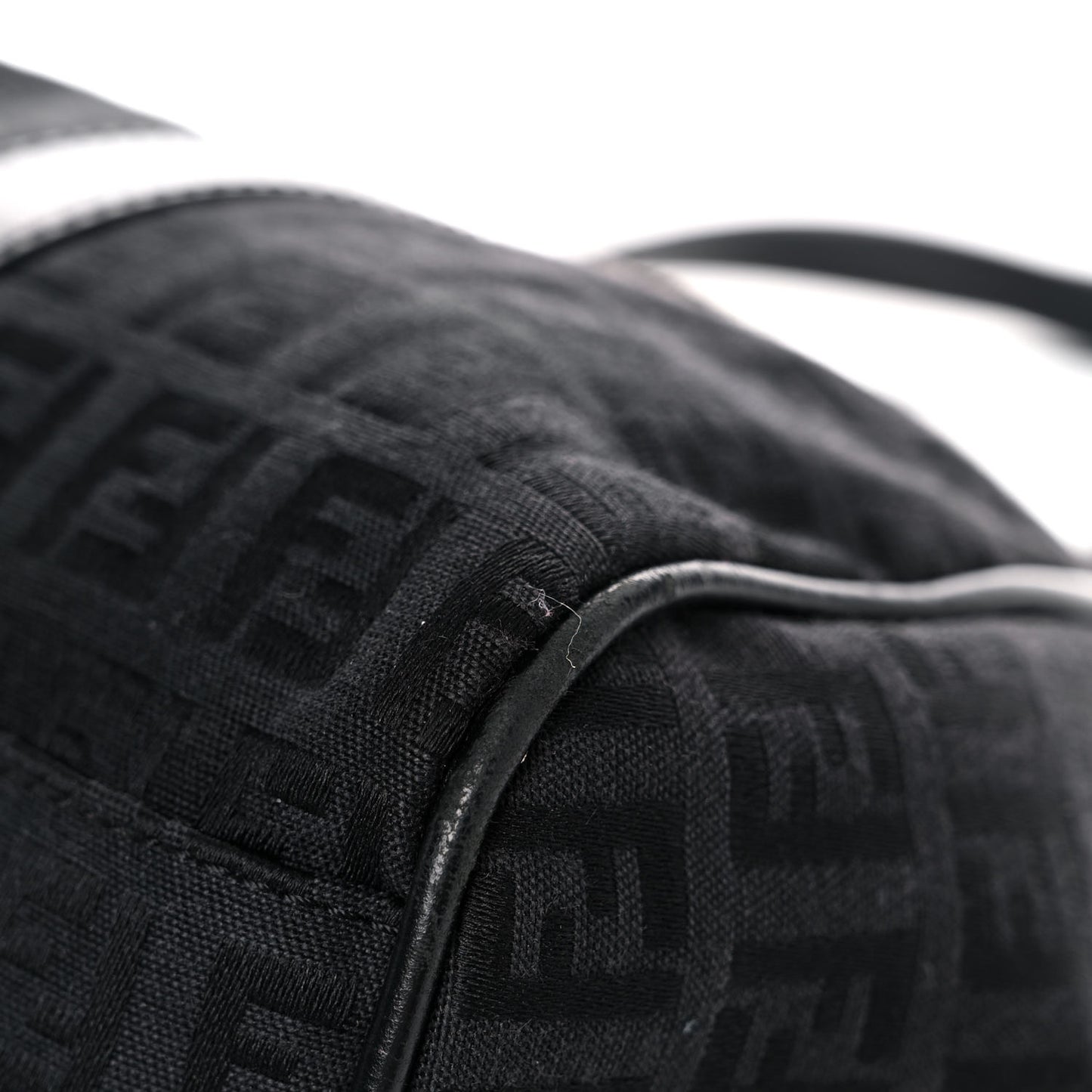 Zucchino Vitello Shoulder Bag Black
