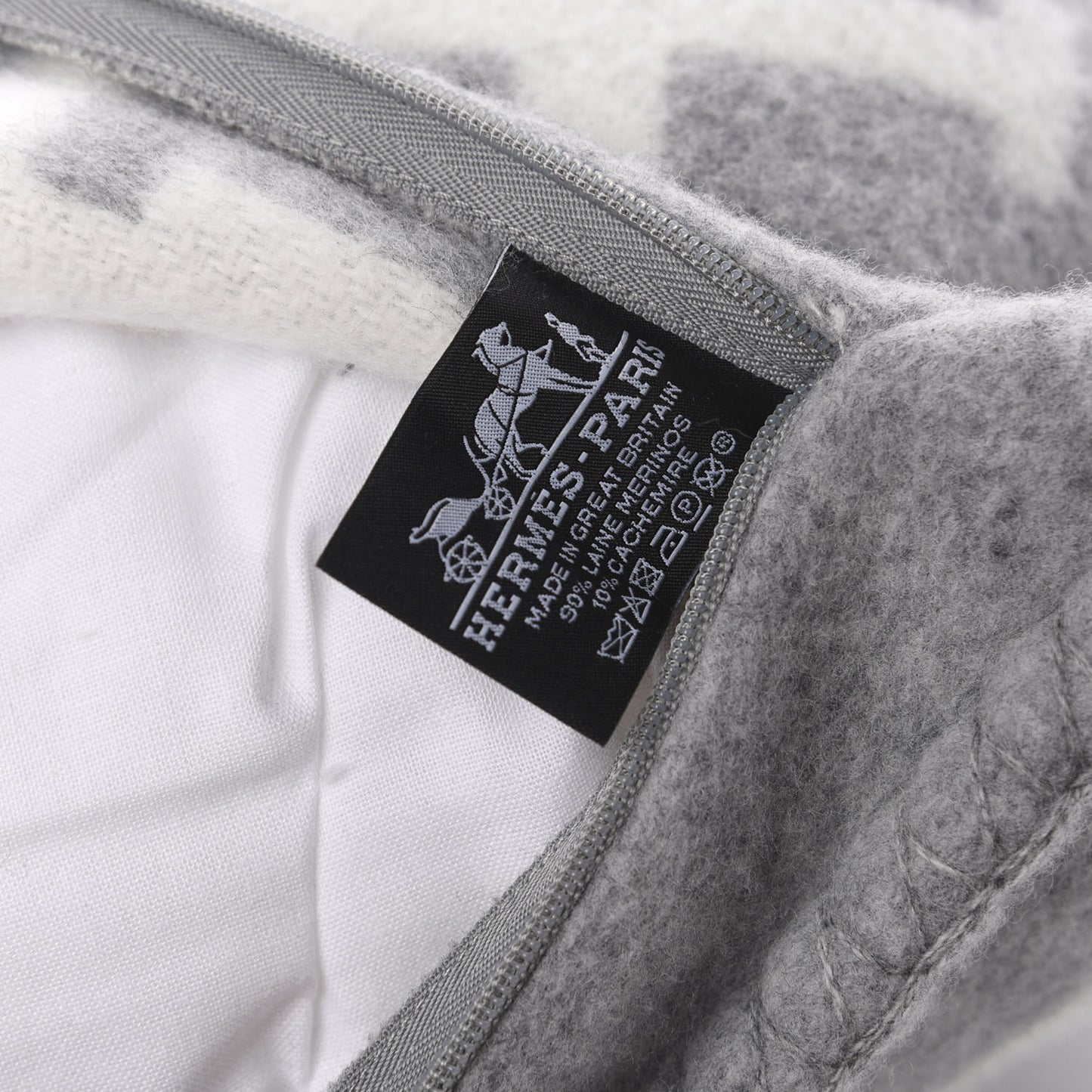 Wool Cashmere Avalon III Pillow PM Ecru Gris Clair