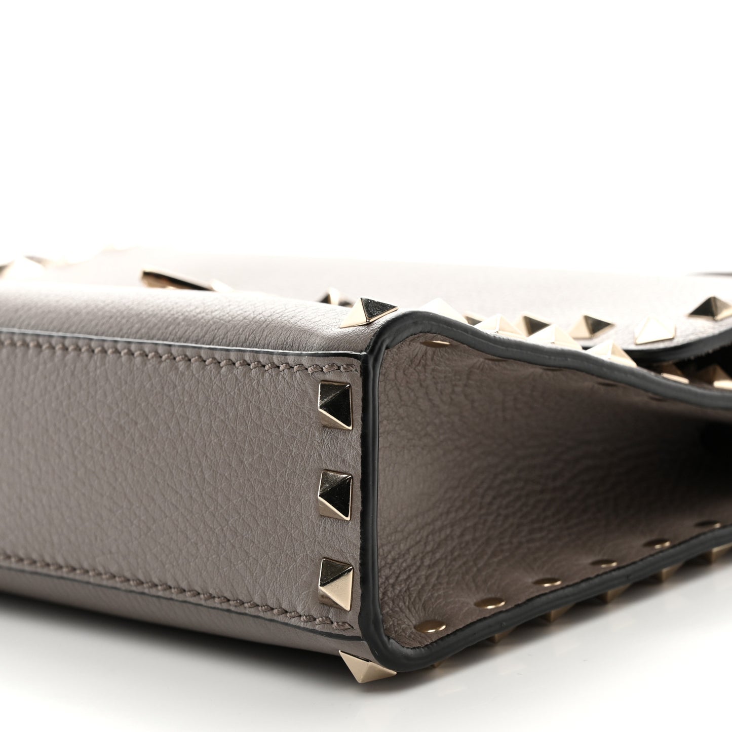 Pebbled Calfskin Medium Rockstud Flip Lock Crossbody Bag Poudre