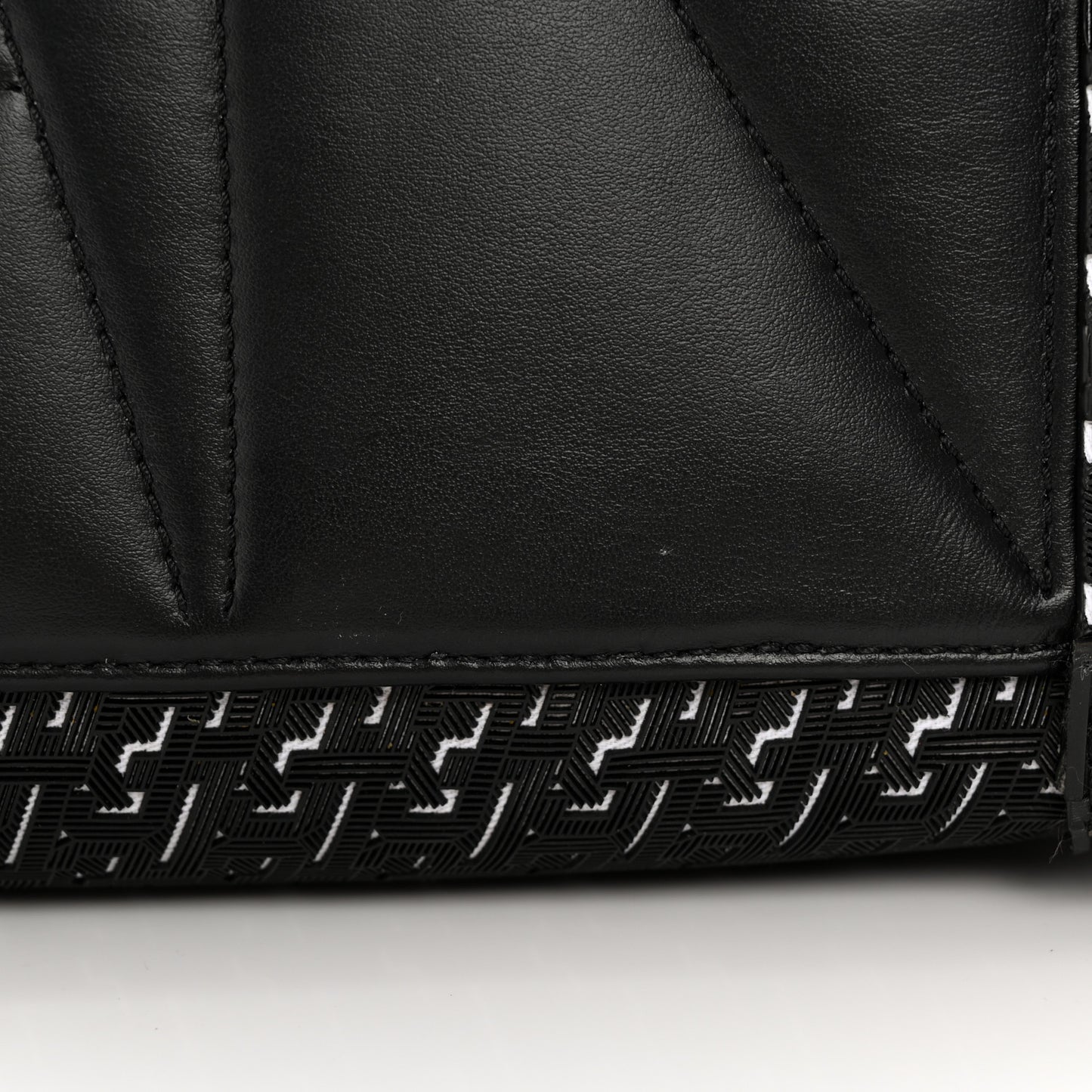 Studded Techno CL Sneakender Duffle White Black
