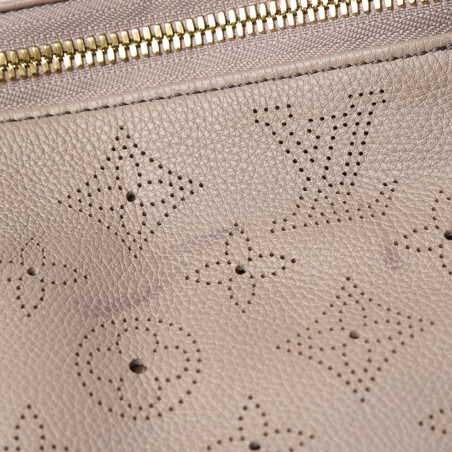Louis Vuitton Mahina Selene MM Sandy 13 of 13