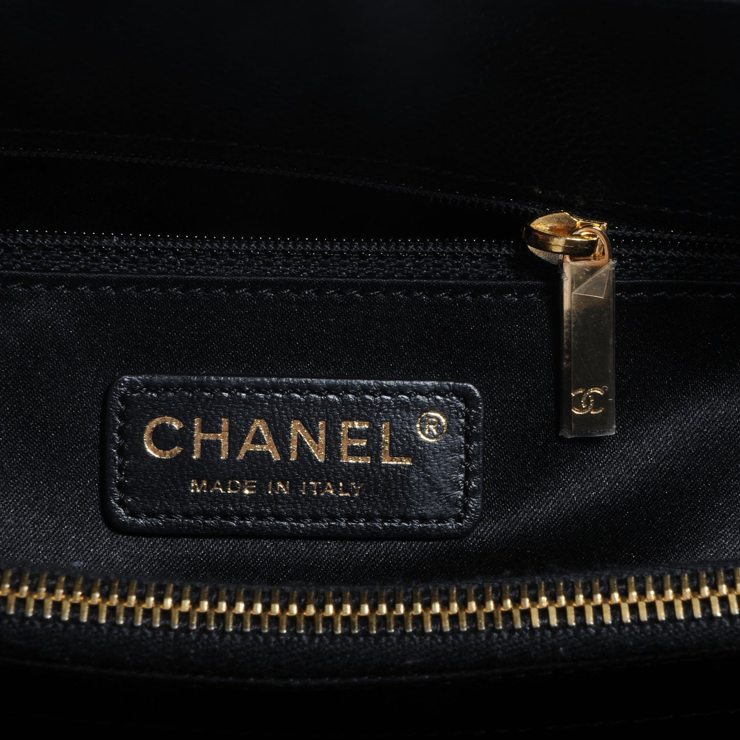 Caviar Grand Shopping Tote GST Black