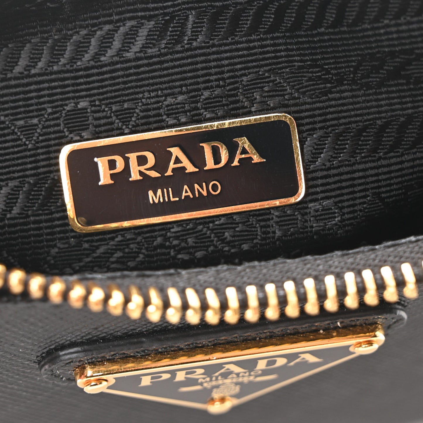 Saffiano Lux Re-Edition 2005 Shoulder Bag Black