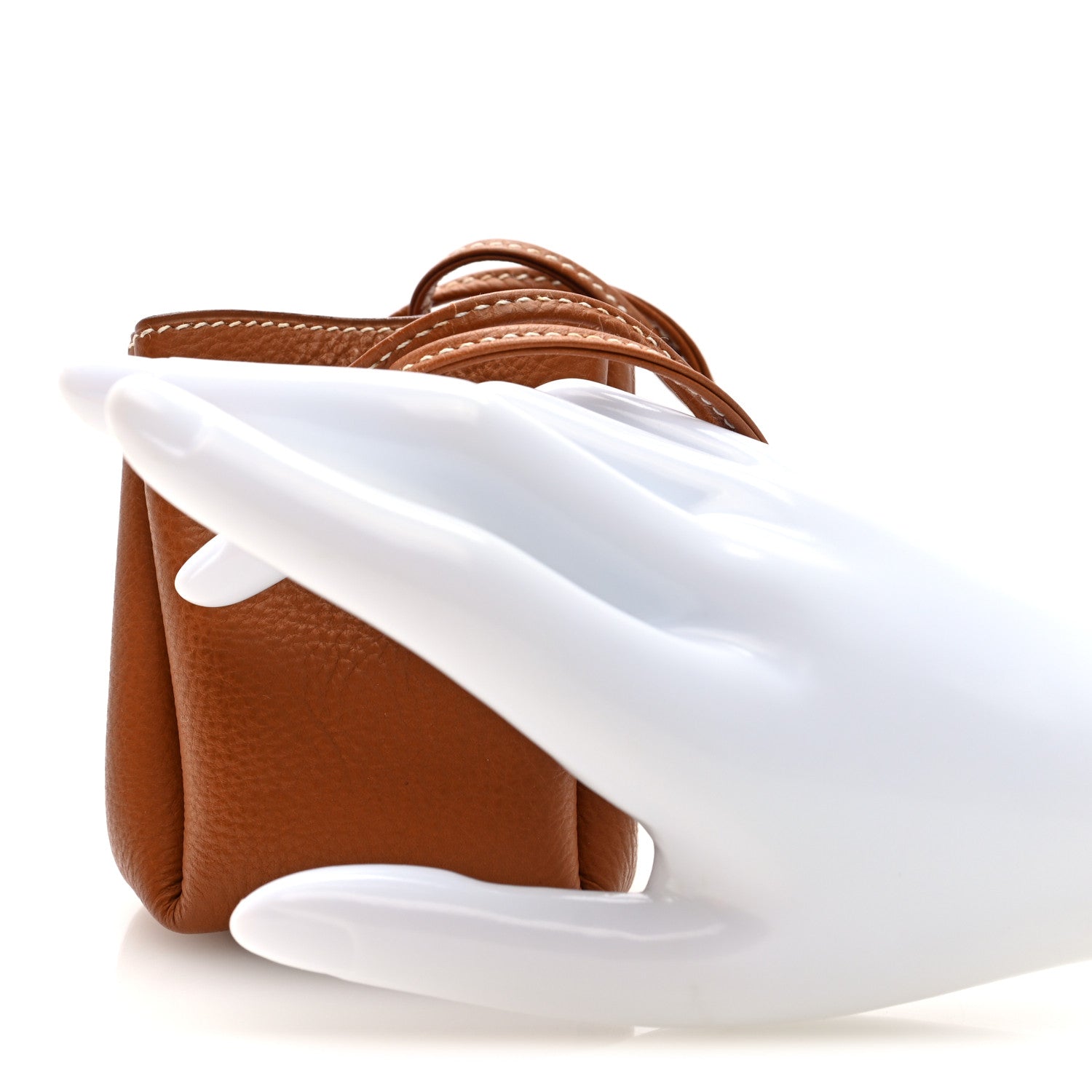 HERMES エルメス ヴェスパー ポーチ i18438 Hermes Taurillon Clemence Vespa Pouch Gold 1854550 – FASHIONPHILE