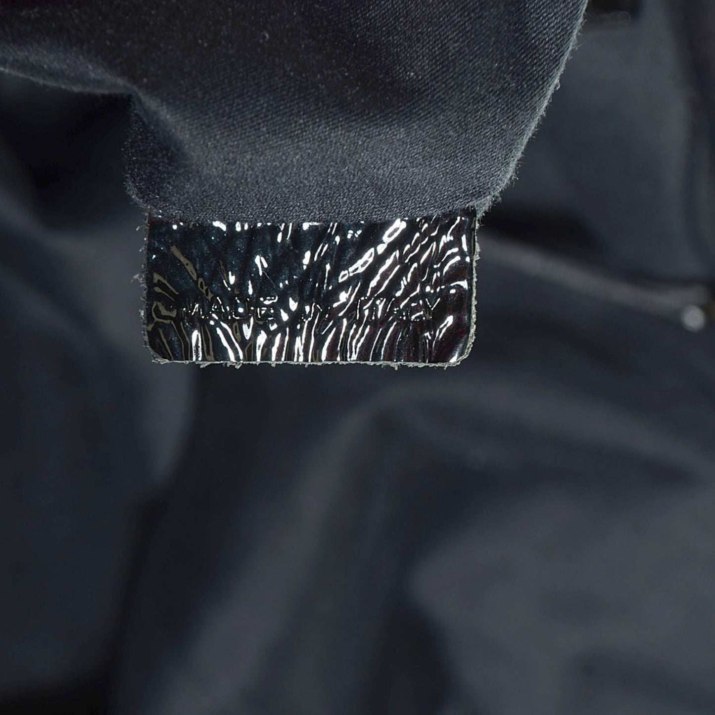 Crinkled Patent Medium Nightingale Black